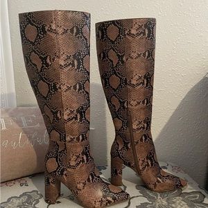 New Gianni Bini Snakeprint Leather knee boots 7
